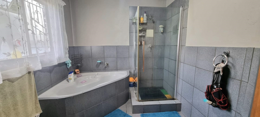 3 Bedroom Property for Sale in Langenhovenpark Free State